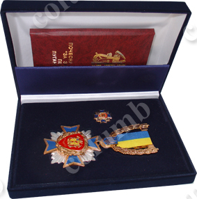 Rectangular case with a flocked lodgment for a badge, a miniature of a badge and a special compartment for a certificate in a case cover