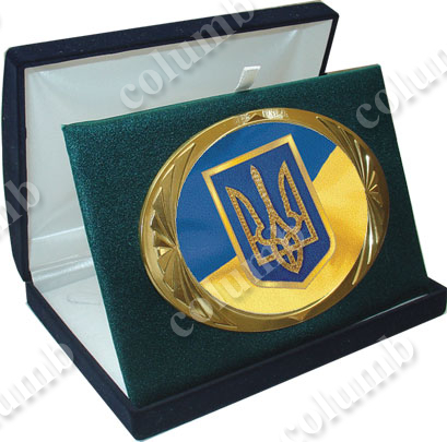 Small coat of arms of Ukraine - standard formed souvenir oval on a velvet base, in a velvet case