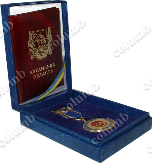 Medal case with a flocked lodgment and a place for a certificate